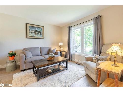 116 Herrell Avenue, Barrie, ON - Indoor Photo Showing Living Room