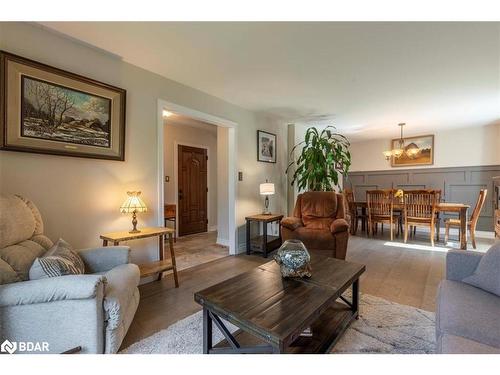 116 Herrell Avenue, Barrie, ON - Indoor Photo Showing Living Room