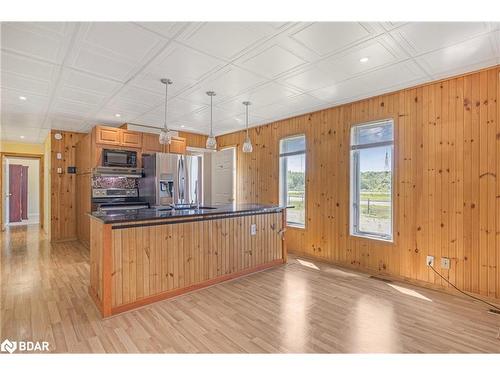 4201 Huronia Road, Severn, ON - Indoor Photo Showing Kitchen