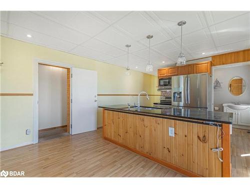 4201 Huronia Road, Severn, ON - Indoor Photo Showing Kitchen