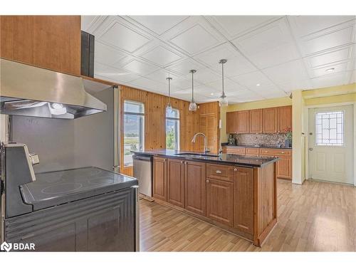 4201 Huronia Road, Severn, ON - Indoor Photo Showing Kitchen