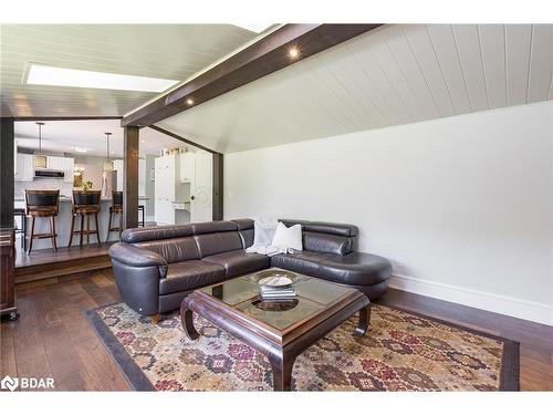 1602 Kale Drive, Innisfil, ON - Indoor Photo Showing Living Room