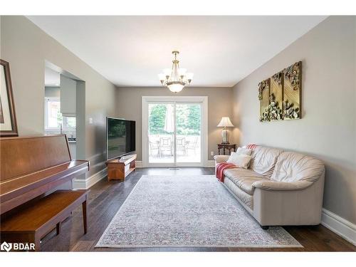 1602 Kale Drive, Innisfil, ON - Indoor Photo Showing Living Room