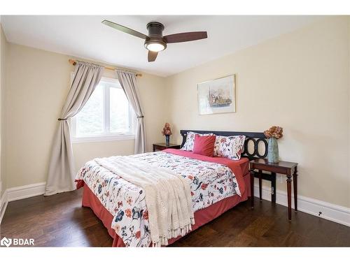 1602 Kale Drive, Innisfil, ON - Indoor Photo Showing Bedroom