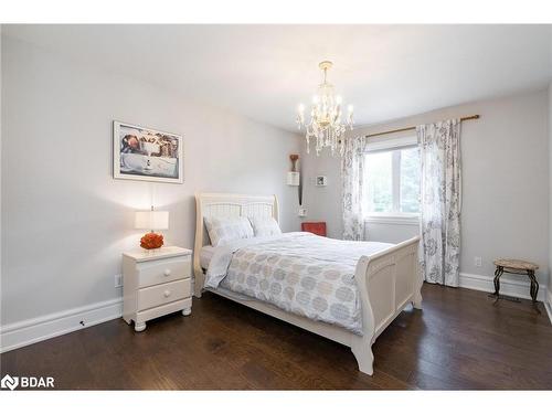 1602 Kale Drive, Innisfil, ON - Indoor Photo Showing Bedroom