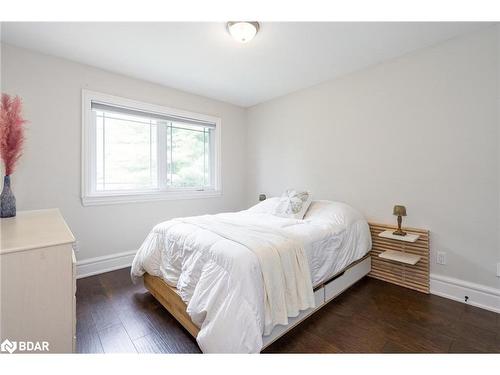 1602 Kale Drive, Innisfil, ON - Indoor Photo Showing Bedroom