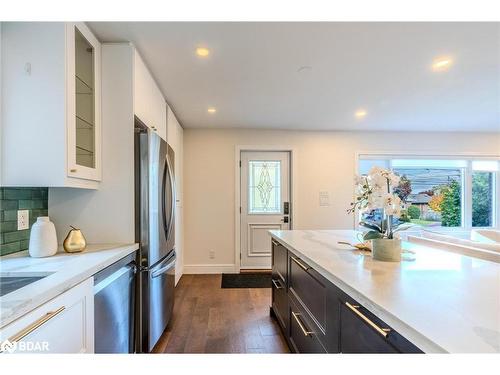 319 East 16Th Street, Hamilton, ON - Indoor Photo Showing Kitchen