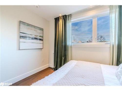 319 East 16Th Street, Hamilton, ON - Indoor Photo Showing Bedroom