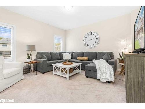 214 Isabella Drive, Orillia, ON - Indoor Photo Showing Living Room