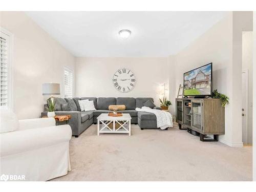 214 Isabella Drive, Orillia, ON - Indoor Photo Showing Living Room