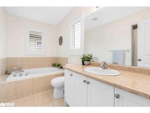 214 Isabella Drive, Orillia, ON - Indoor Photo Showing Bathroom