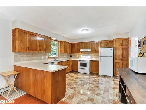 65 Meadow Heights Drive, Bracebridge, ON - Indoor Photo Showing Kitchen With Double Sink