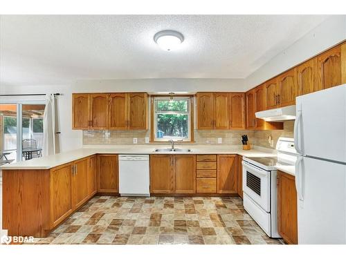 65 Meadow Heights Drive, Bracebridge, ON - Indoor Photo Showing Kitchen With Double Sink