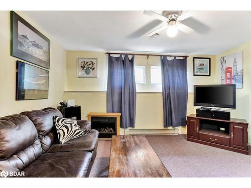 65 Meadow Heights Drive, Bracebridge, ON - Indoor Photo Showing Living Room