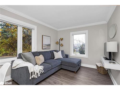 60 Ontario Street, Halton Hills, ON - Indoor Photo Showing Living Room