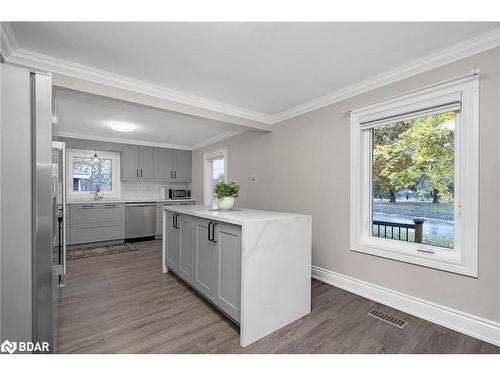 60 Ontario Street, Halton Hills, ON - Indoor Photo Showing Kitchen