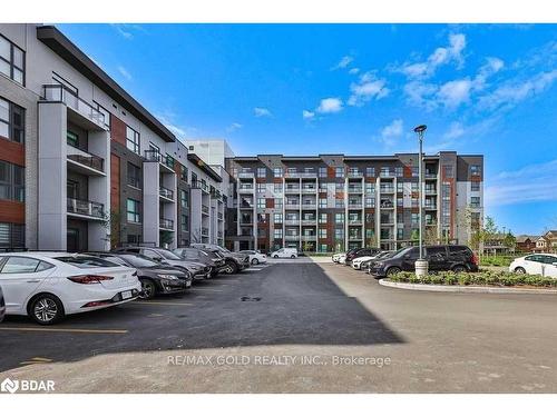 304-95 Dundas Street W, Oakville, ON - Outdoor With Facade