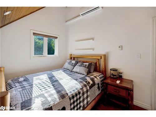 6270 Jim Mitchells Road, Ramara, ON - Indoor Photo Showing Bedroom