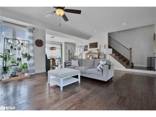 202 Clarence Street, Stayner, ON - Indoor Photo Showing Living Room