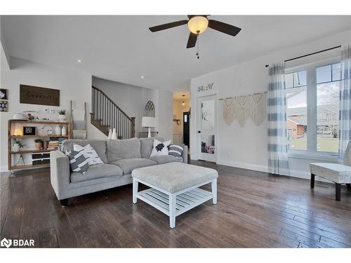 202 Clarence Street, Stayner, ON - Indoor Photo Showing Living Room