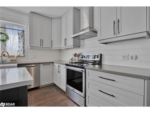 202 Clarence Street, Stayner, ON - Indoor Photo Showing Kitchen With Upgraded Kitchen