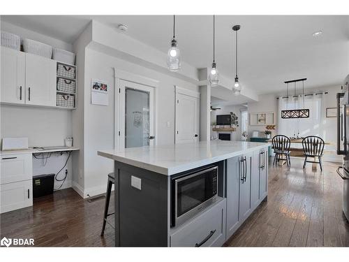 202 Clarence Street, Stayner, ON - Indoor Photo Showing Kitchen With Upgraded Kitchen