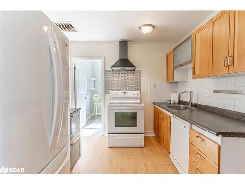 124 Albert Street, Collingwood, ON - Indoor Photo Showing Kitchen