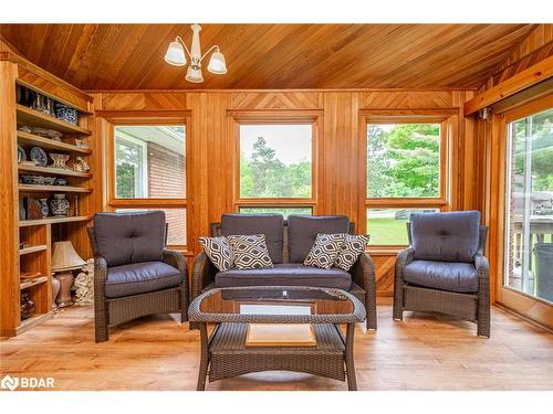 1755 Golf Link Road, Tiny, ON - Indoor Photo Showing Living Room