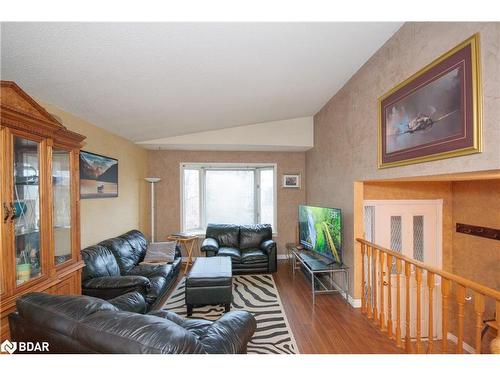 17 Mcconkey Place, Barrie, ON - Indoor Photo Showing Living Room