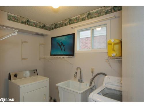 17 Mcconkey Place, Barrie, ON - Indoor Photo Showing Laundry Room