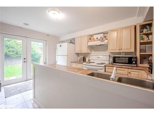 Lower-69 Moir Crescent, Barrie, ON - Indoor Photo Showing Kitchen