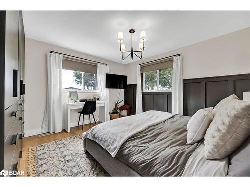 37 Allan Street W, Clifford, ON - Indoor Photo Showing Bedroom