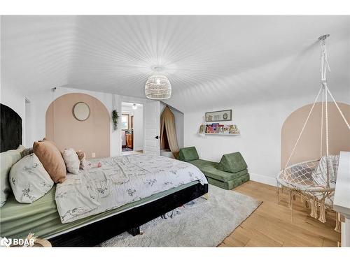 37 Allan Street W, Clifford, ON - Indoor Photo Showing Bedroom