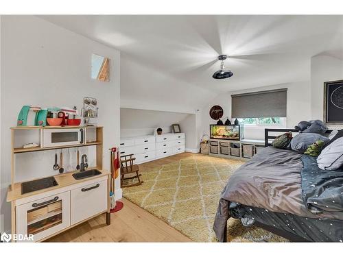 37 Allan Street W, Clifford, ON - Indoor Photo Showing Bedroom