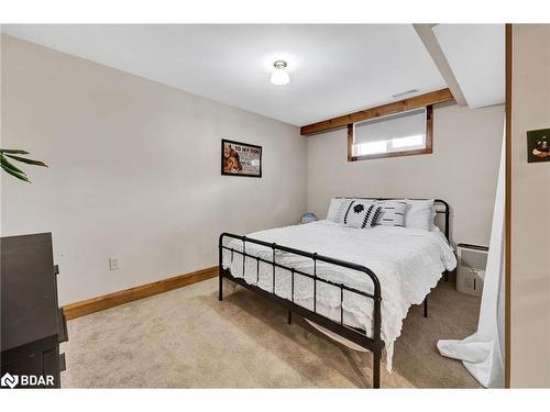 37 Allan Street W, Clifford, ON - Indoor Photo Showing Bedroom