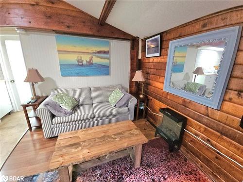 1725 Earl Haid Avenue Crescent, Severn, ON - Indoor Photo Showing Living Room