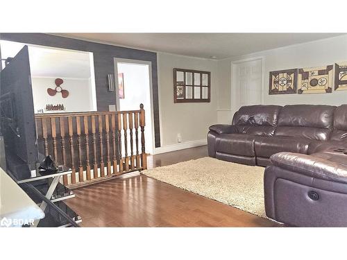 1725 Earl Haid Avenue Crescent, Severn, ON - Indoor Photo Showing Living Room