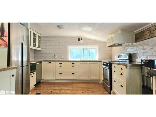 1725 Earl Haid Avenue Crescent, Severn, ON - Indoor Photo Showing Kitchen