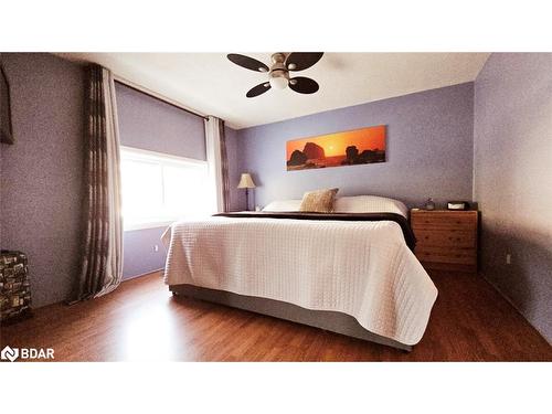 1725 Earl Haid Avenue Crescent, Severn, ON - Indoor Photo Showing Bedroom