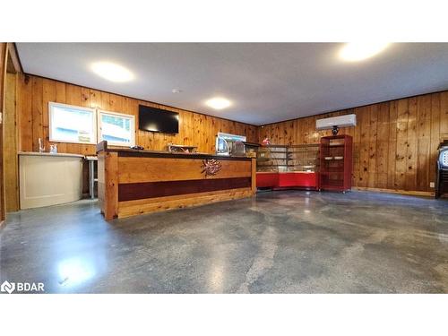 1725 Earl Haid Avenue Crescent, Severn, ON - Indoor Photo Showing Garage