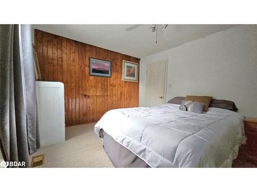 1725 Earl Haid Avenue Crescent, Severn, ON - Indoor Photo Showing Bedroom