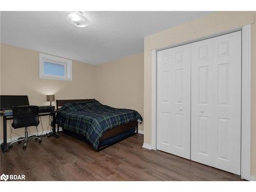 Lower-194 Country Lane, Barrie, ON - Indoor Photo Showing Bedroom