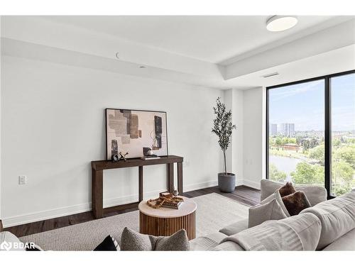 523-185 Dunlop Street E, Barrie, ON - Indoor Photo Showing Living Room