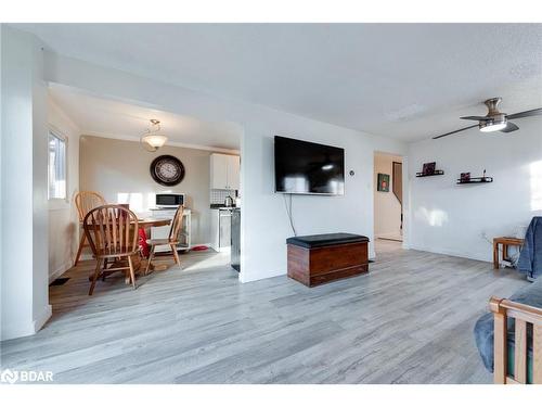 2 Fletcher Drive, Barrie, ON - Indoor Photo Showing Living Room