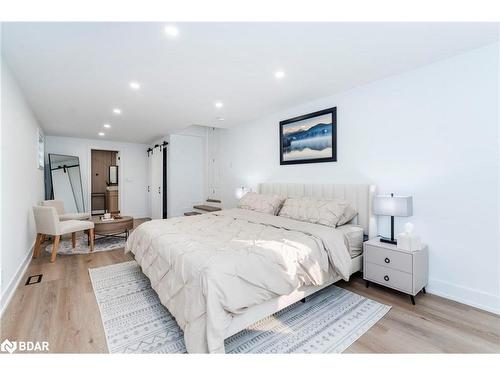 205 Hoyt Avenue, Tay, ON - Indoor Photo Showing Bedroom