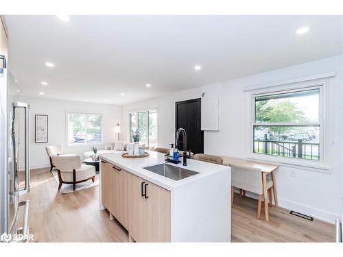 205 Hoyt Avenue, Tay, ON - Indoor Photo Showing Kitchen With Upgraded Kitchen