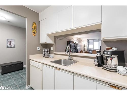 809-1655 Pickering Parkway, Pickering, ON - Indoor Photo Showing Kitchen