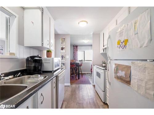 15 Maple Court, Innisfil, ON - Indoor Photo Showing Kitchen With Double Sink