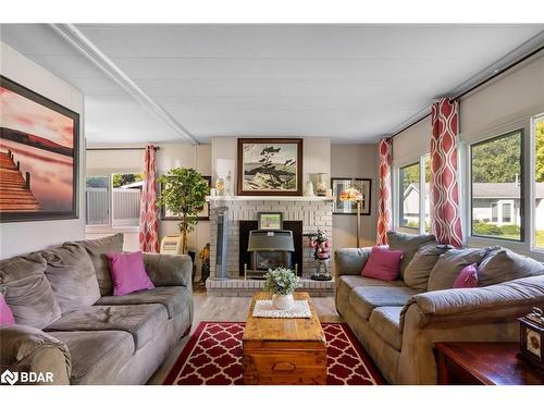 15 Maple Court, Innisfil, ON - Indoor Photo Showing Living Room With Fireplace