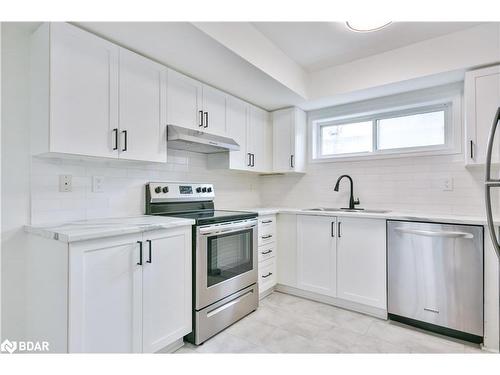 47-239 Ferndale Drive S, Barrie, ON - Indoor Photo Showing Kitchen With Stainless Steel Kitchen